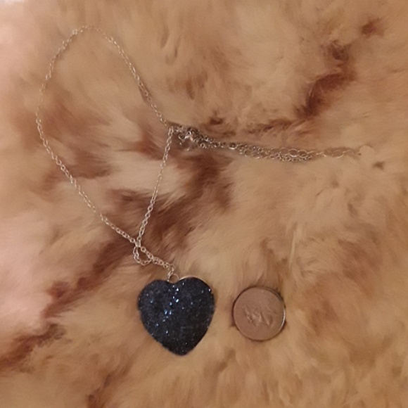 Blue shimmery heart pendant 32" chain - Picture 4 of 7